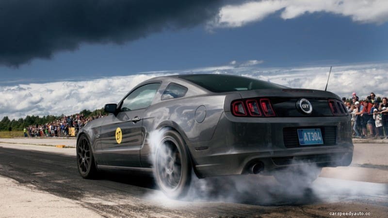 What Causes My Car Smells like Burning Rubber?