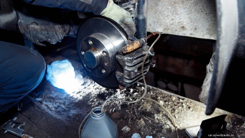What causes Brake Fluid Leaks and How to Fix it?