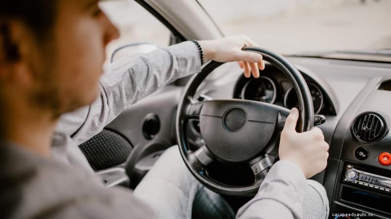 Why is my Steering Wheel Hard to Turn: How to fix it?