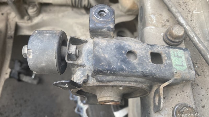 Symptoms of a Bad Transmission Mount: All That You Need to Know
