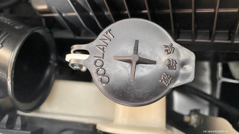 How Much Coolant Should Be In The Overflow Tank