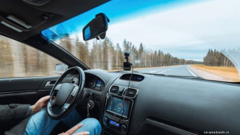 Best Way to Clean Inside Windshield of Your Car