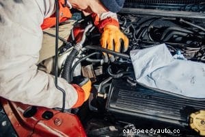 How to Know If Your Mechanic is Scamming You – 10 Signs to Watch Out For