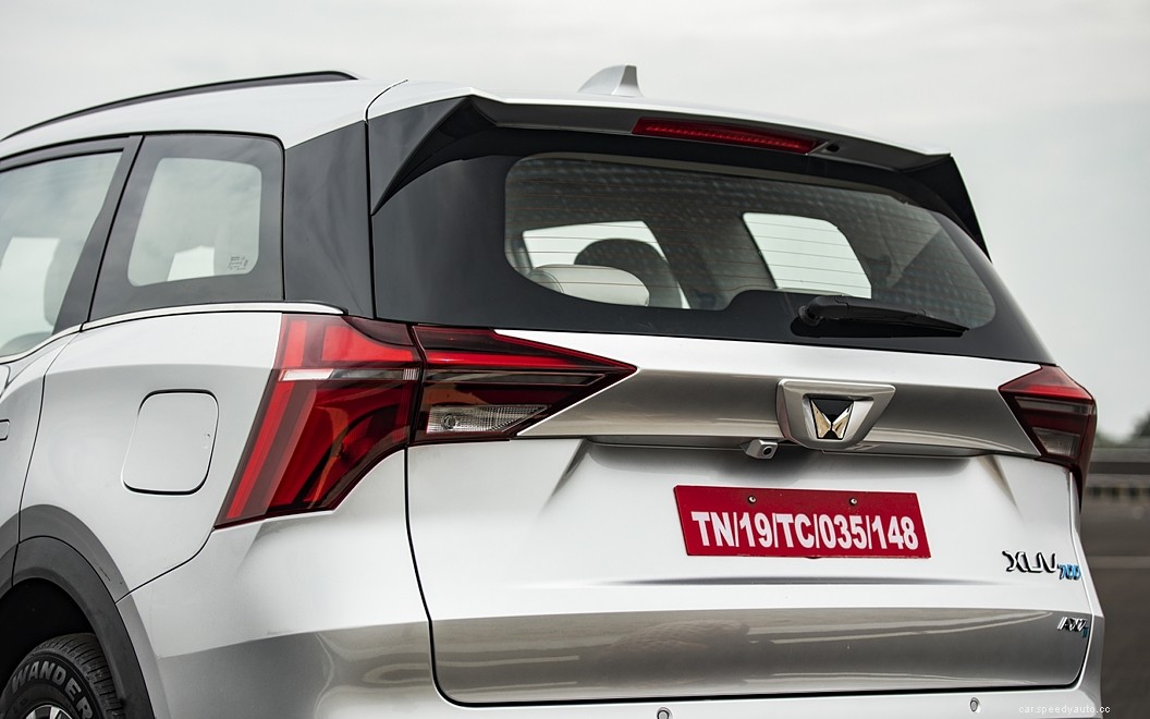 Mahindra XUV700  Images