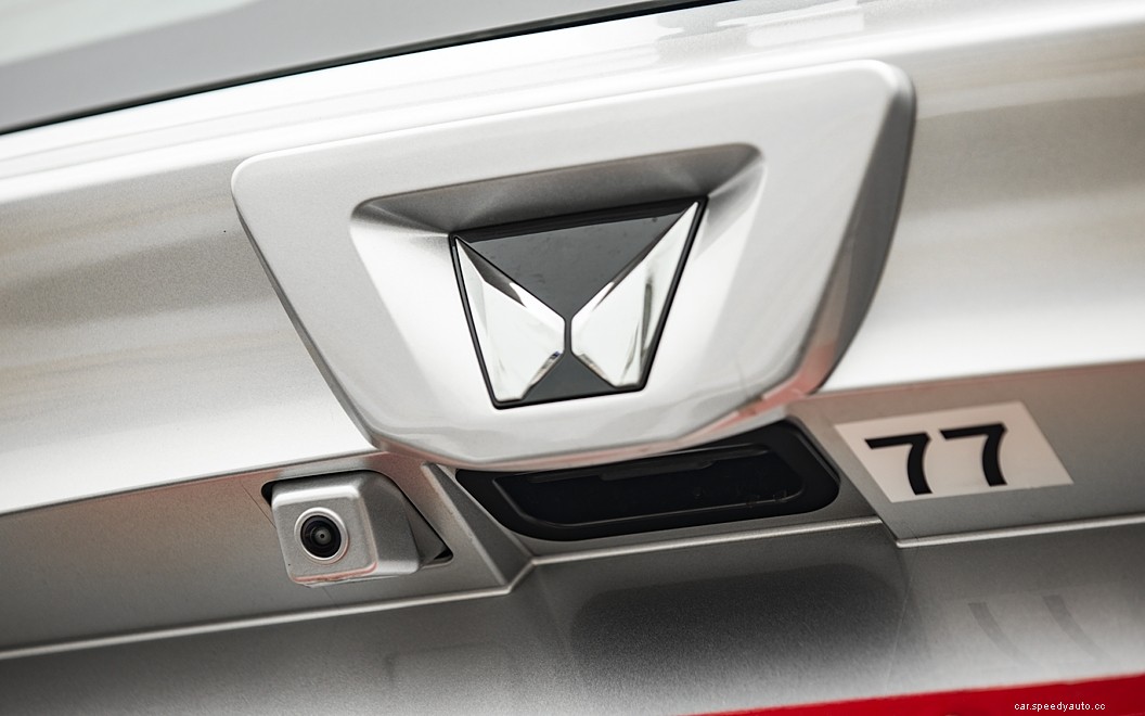 Mahindra XUV700  Images