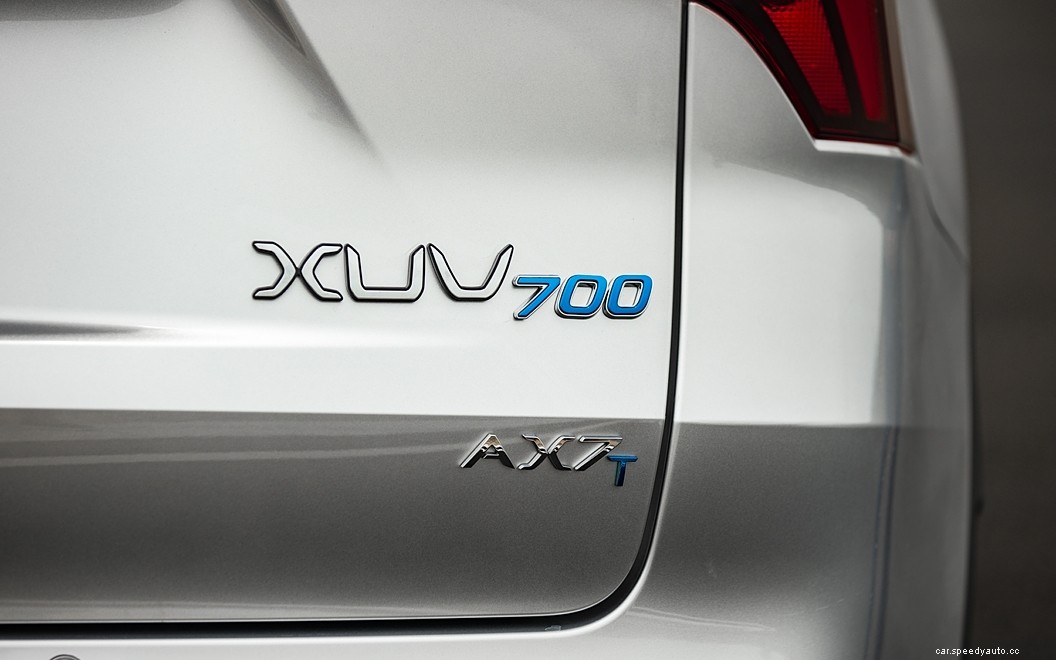 Mahindra XUV700  Images