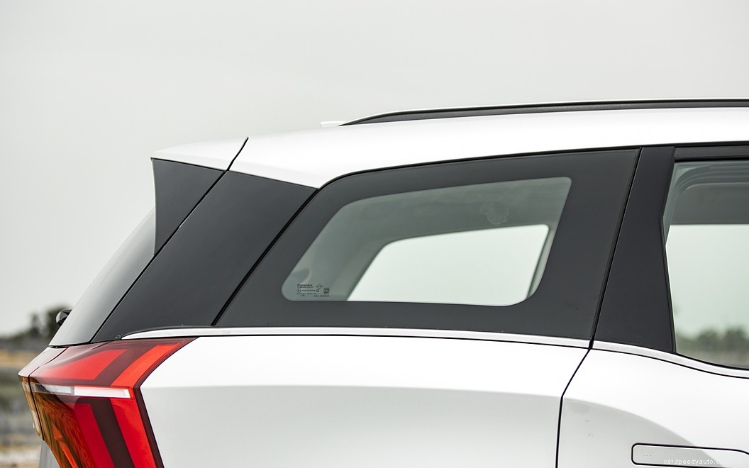 Mahindra XUV700  Images