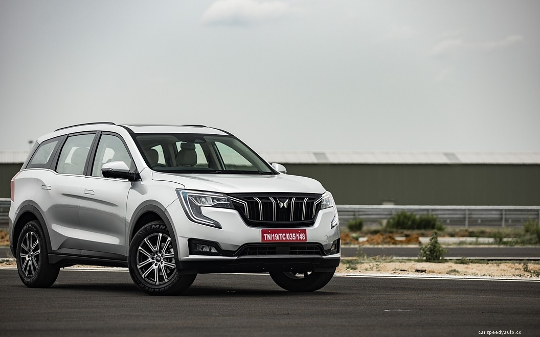 Mahindra XUV700  Images