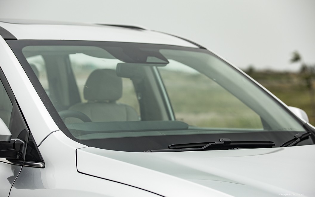 Mahindra XUV700  Images