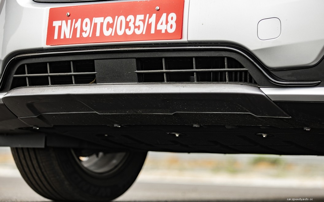 Mahindra XUV700  Images