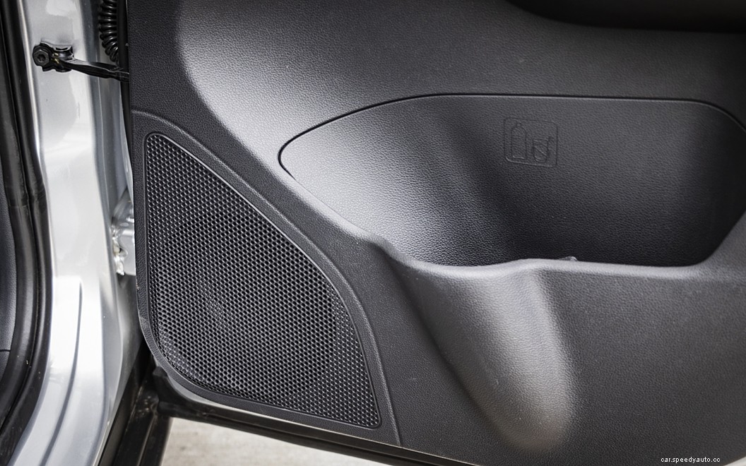 Mahindra XUV700  Images