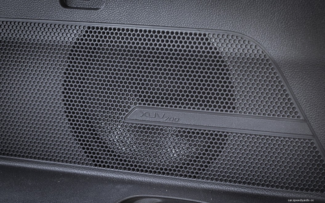 Mahindra XUV700  Images