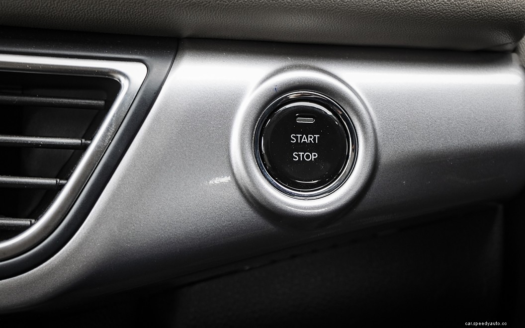 Mahindra XUV700  Images