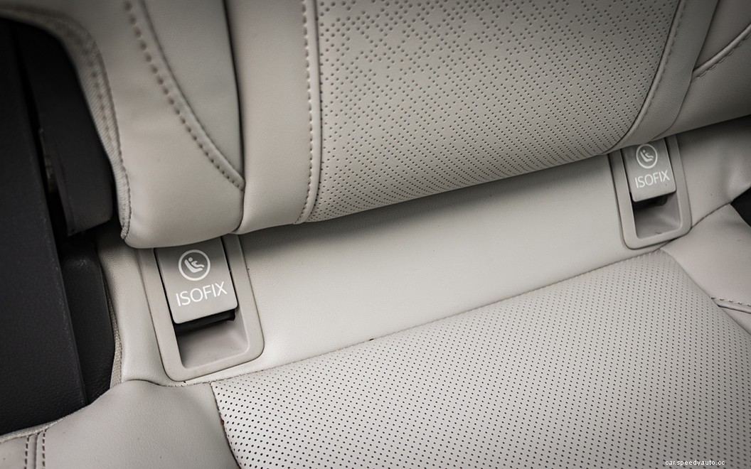 Mahindra XUV700  Images