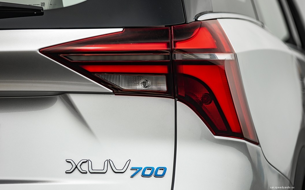 Mahindra XUV700  Images