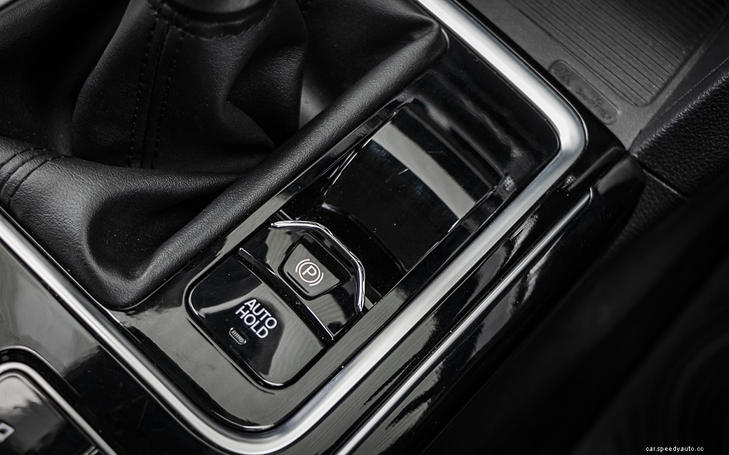 Mahindra XUV700  Images