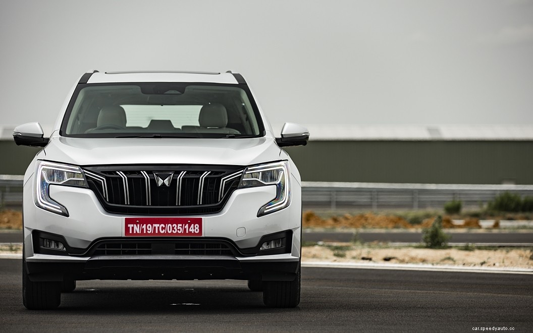 Mahindra XUV700  Images