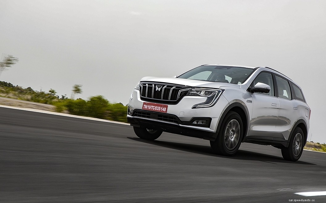 Mahindra XUV700  Images