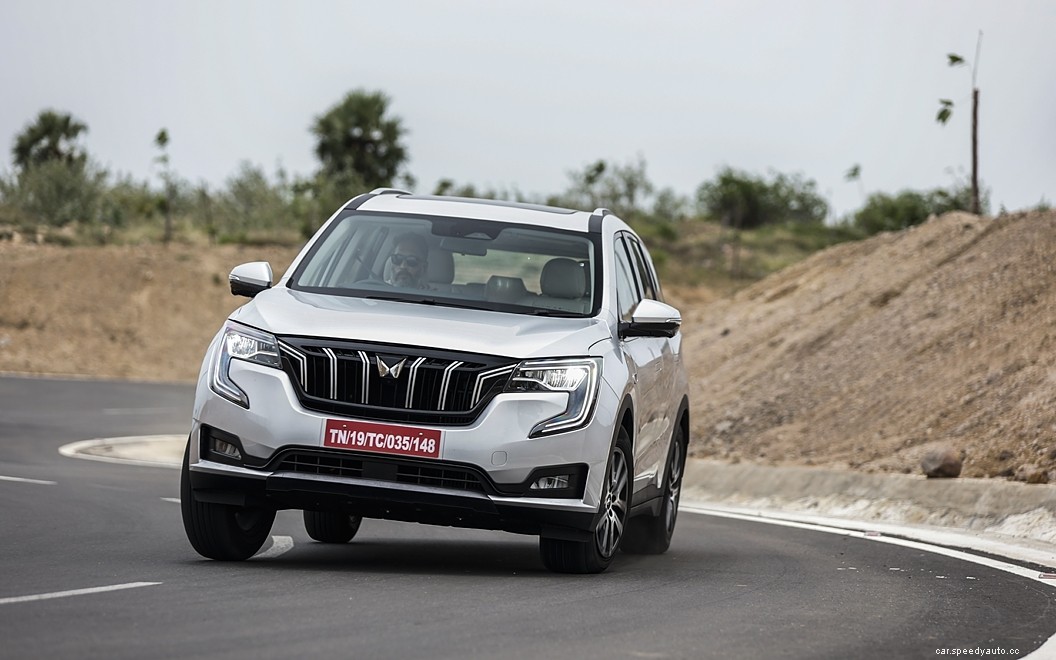 Mahindra XUV700  Images