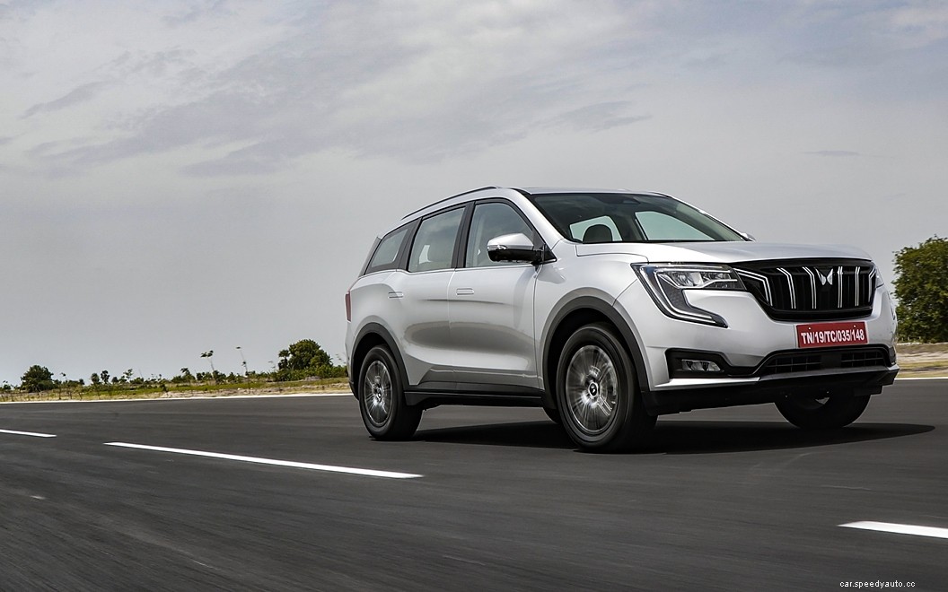 Mahindra XUV700  Images