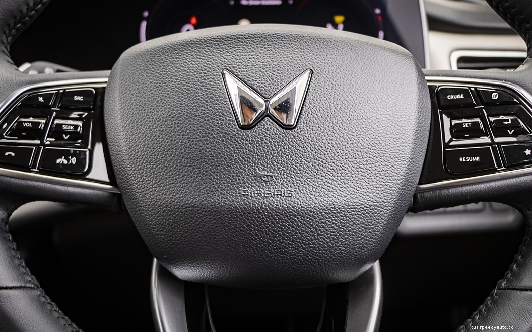 Mahindra XUV700  Images