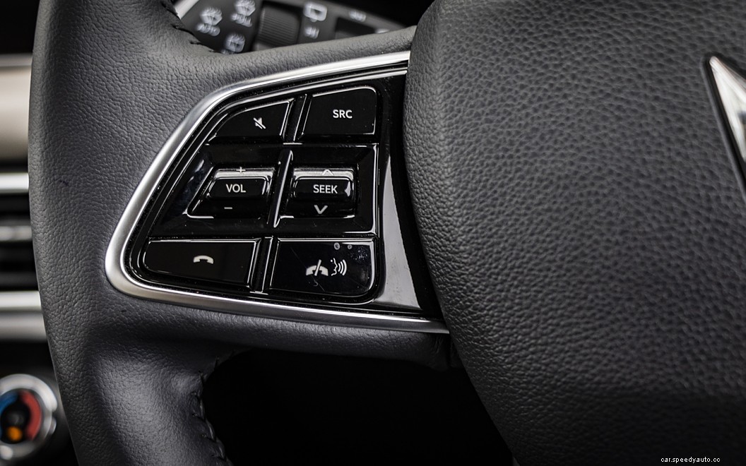 Mahindra XUV700  Images