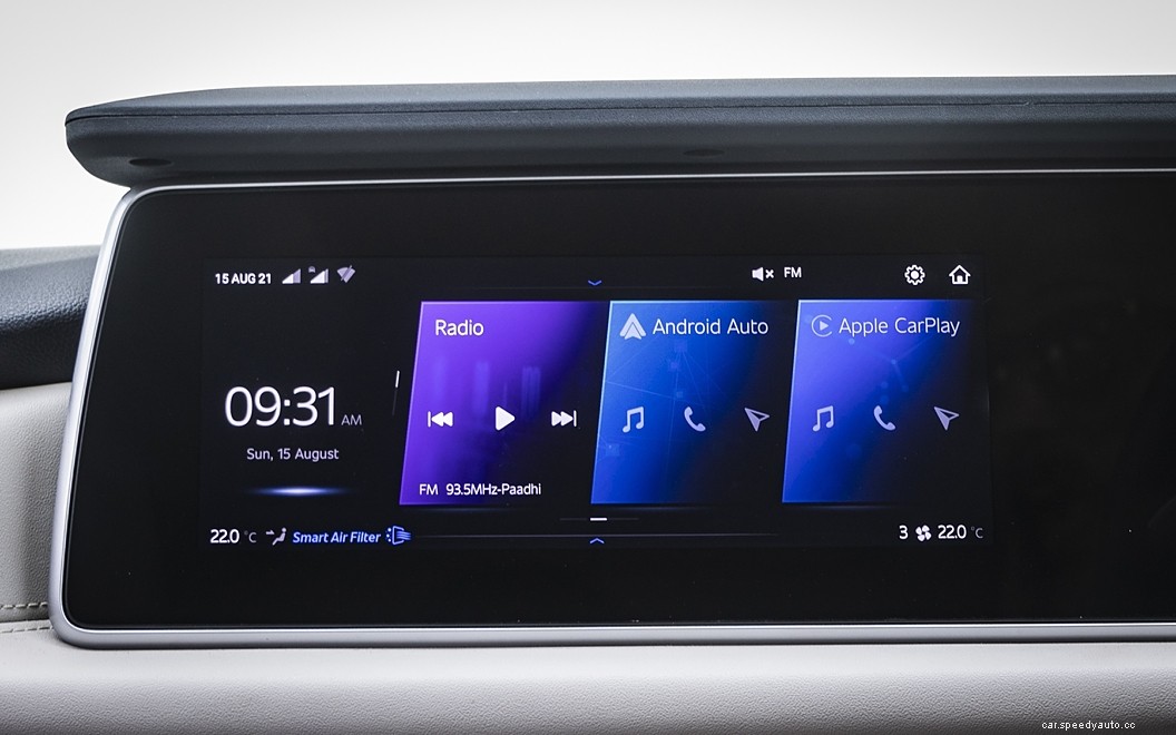 Mahindra XUV700  Images