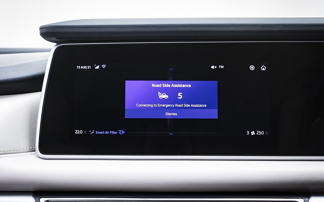 Mahindra XUV700  Images