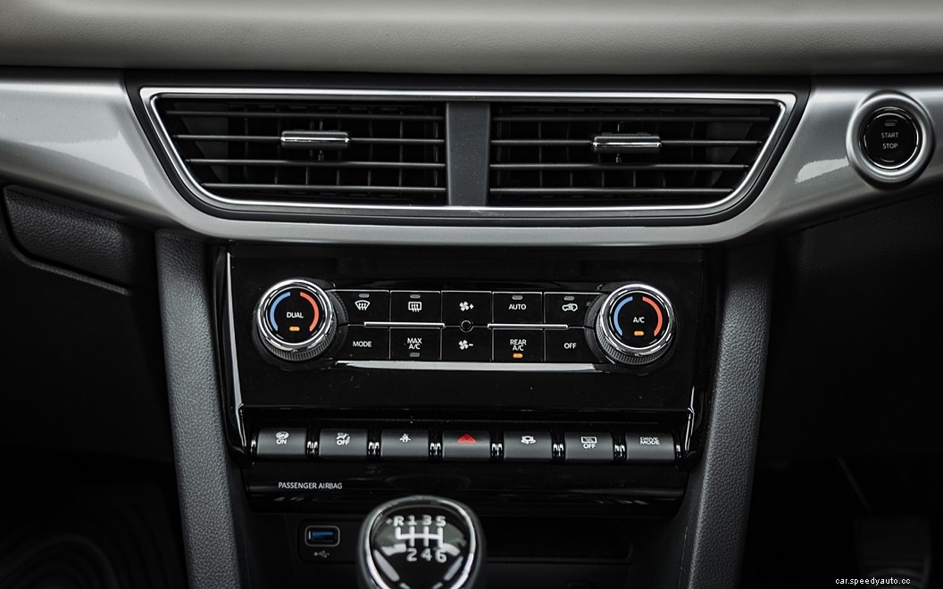 Mahindra XUV700  Images