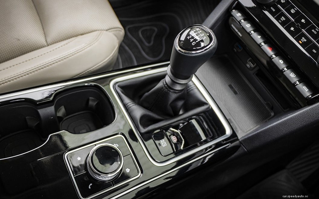 Mahindra XUV700  Images