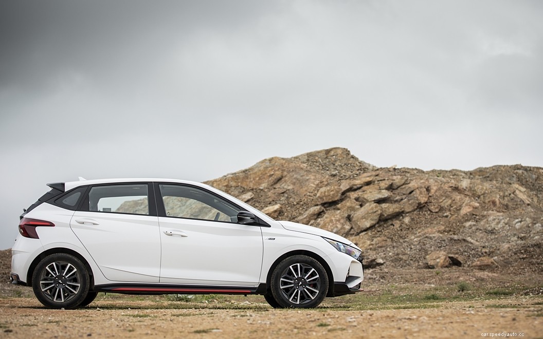 Hyundai i20  Images