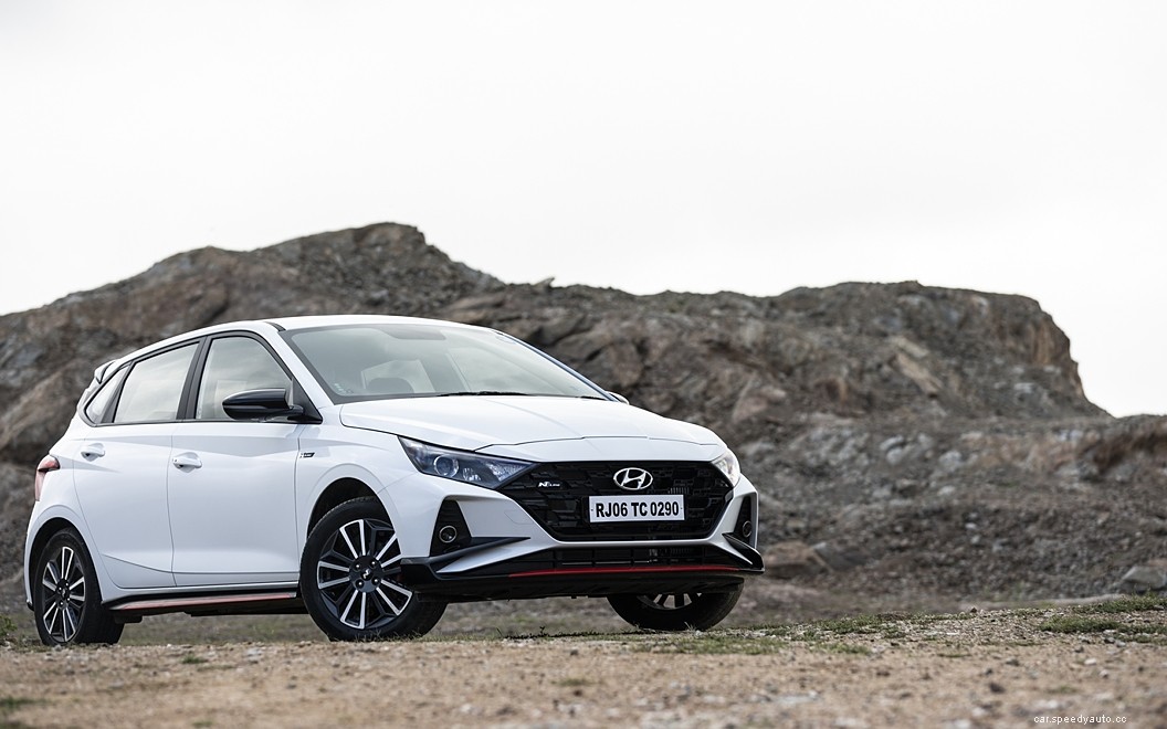Hyundai i20  Images