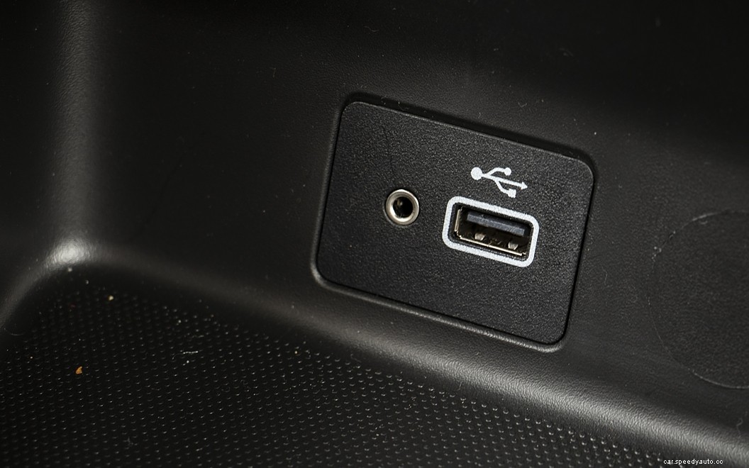 Renault Triber  Images