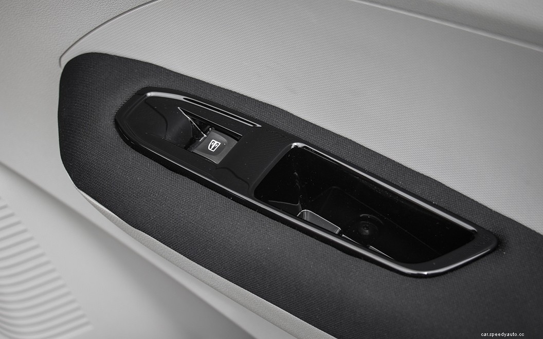 Renault Triber  Images