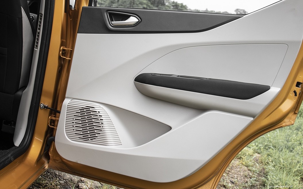 Renault Triber  Images