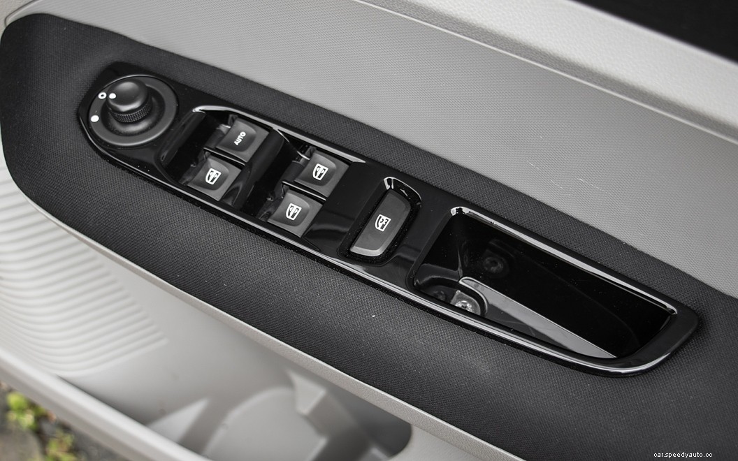 Renault Triber  Images