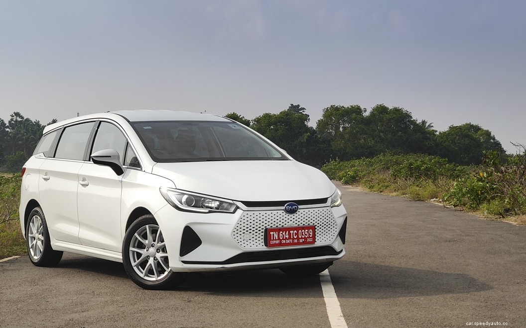 Toyota Innova Crysta  Images