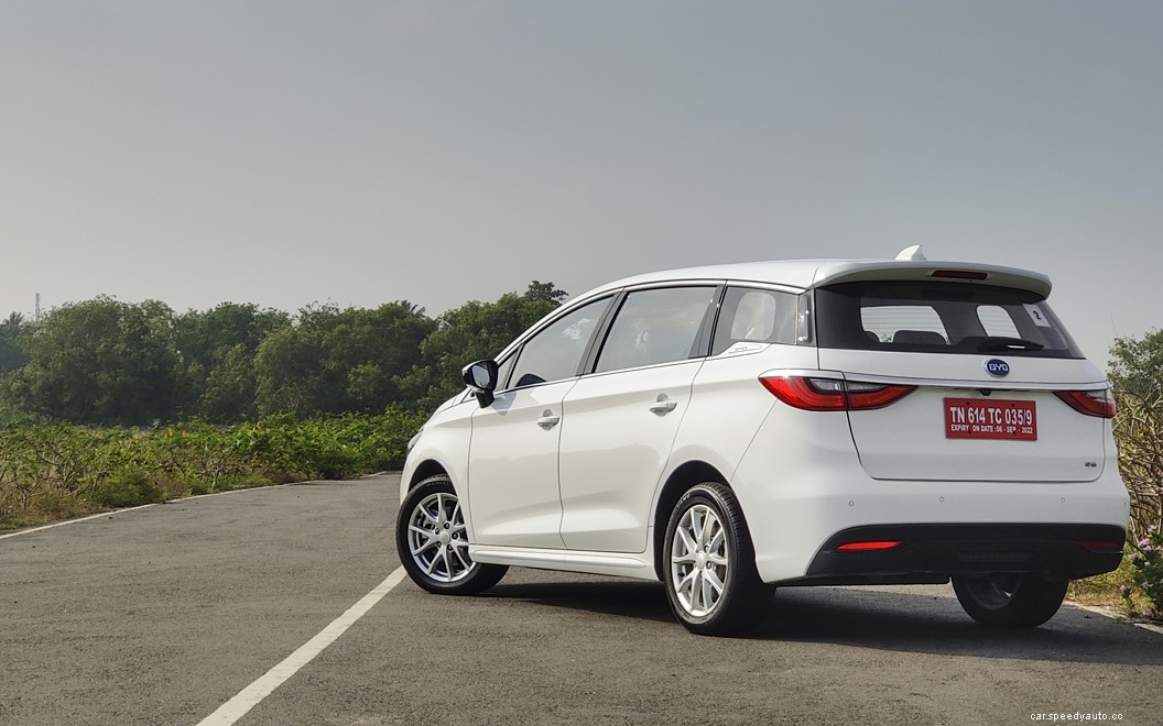 Toyota Innova Crysta  Images