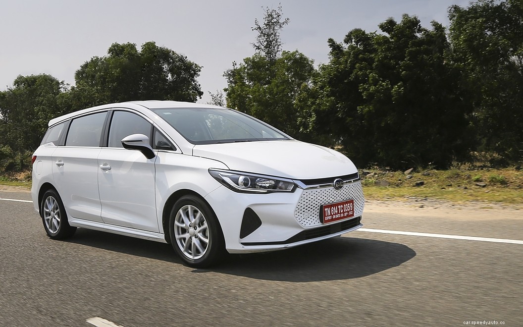 Toyota Innova Crysta  Images