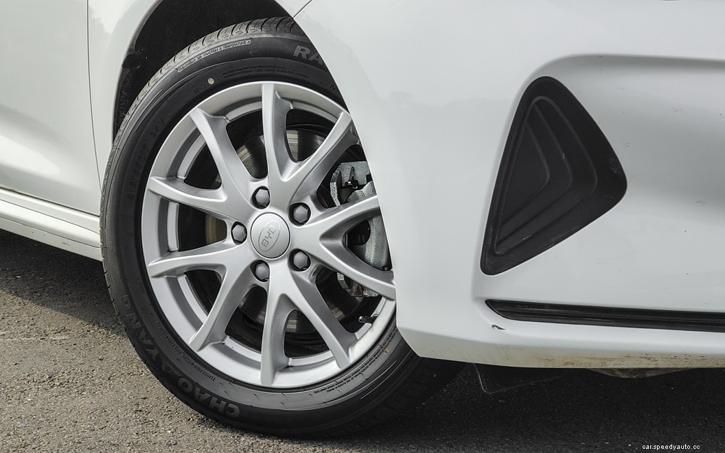 Toyota Innova Crysta  Images