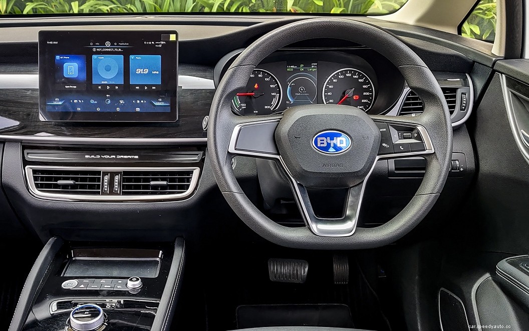 Toyota Innova Crysta  Images