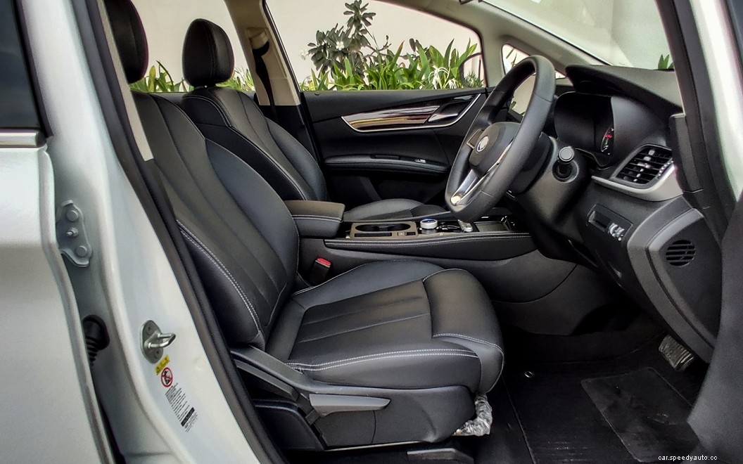 Toyota Innova Crysta  Images