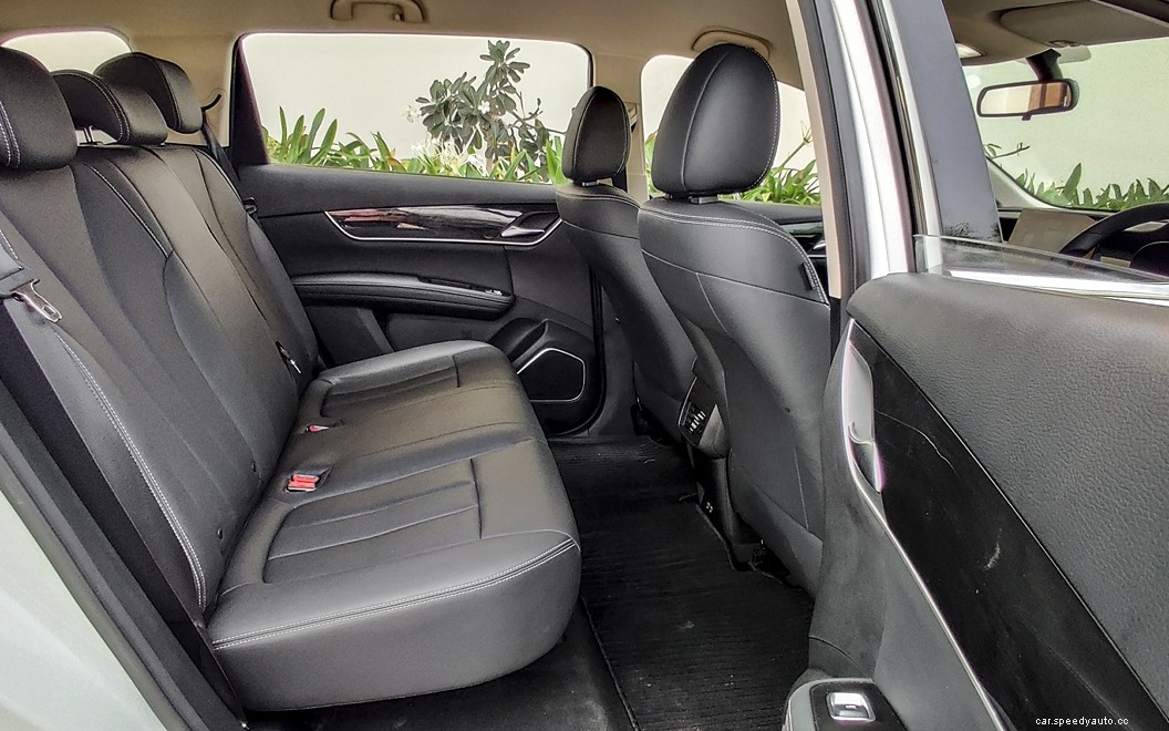 Toyota Innova Crysta  Images