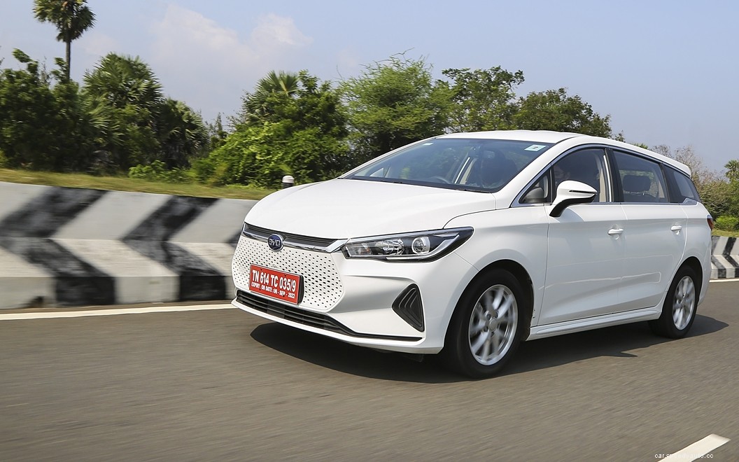 Toyota Innova Crysta  Images