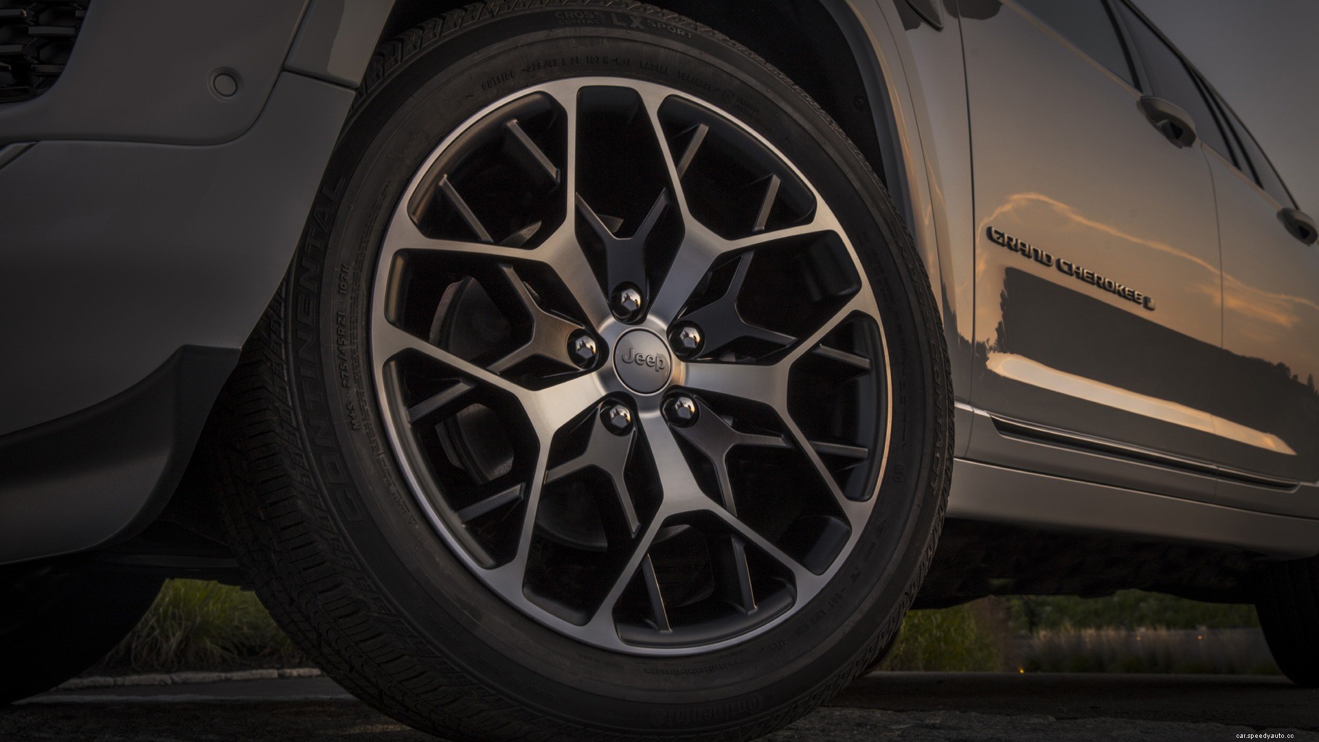 2022 Jeep Grand Cherokee 4xe plug-in hybrid goes 26 miles on a charge, gets 23 mpg on gasoline