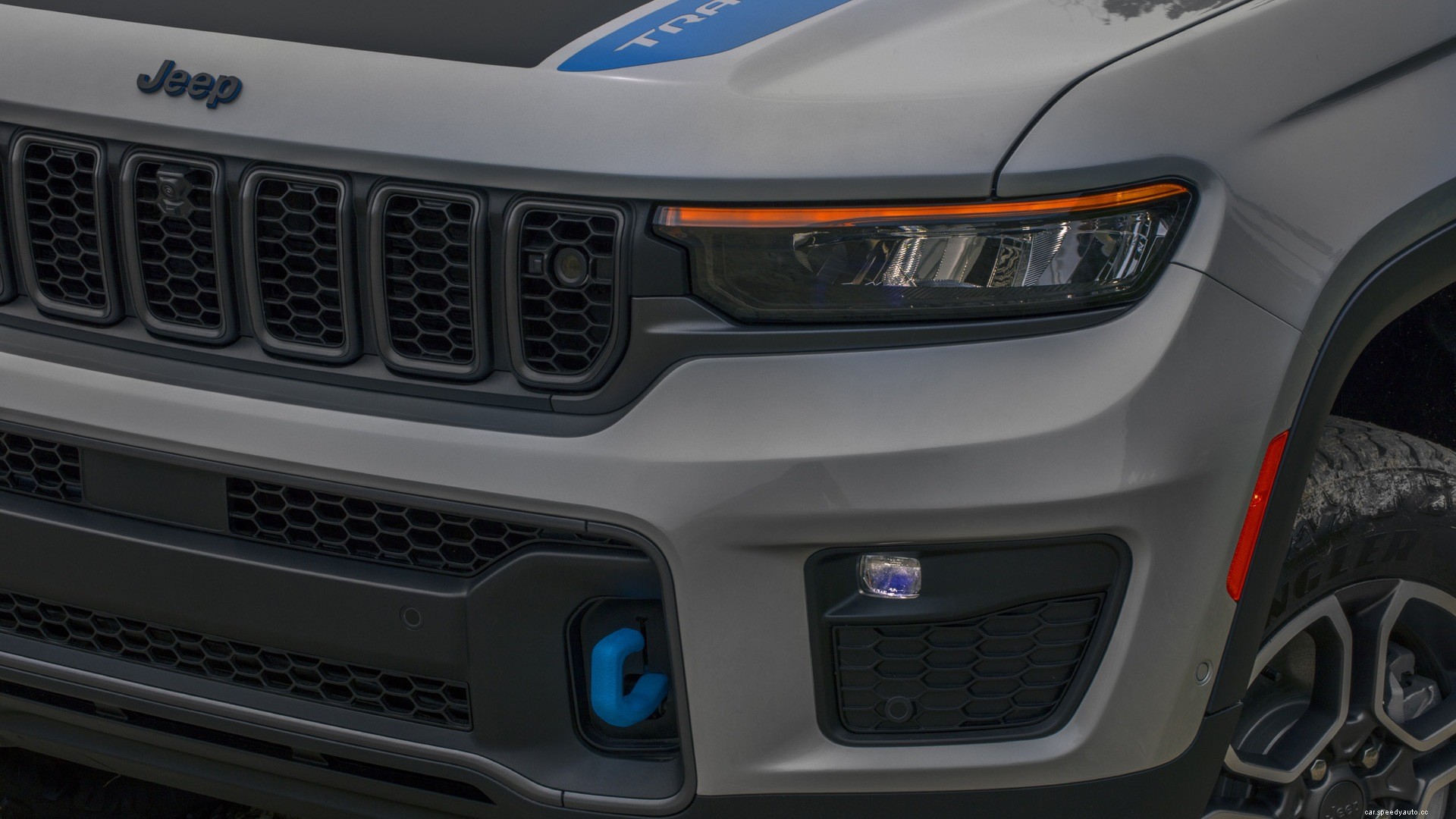 2022 Jeep Grand Cherokee 4xe plug-in hybrid goes 26 miles on a charge, gets 23 mpg on gasoline