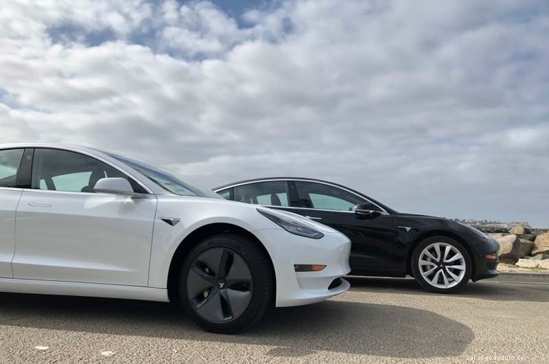 Tesla All-Wheel Drive (AWD) vs Rear-Wheel Drive (RWD)