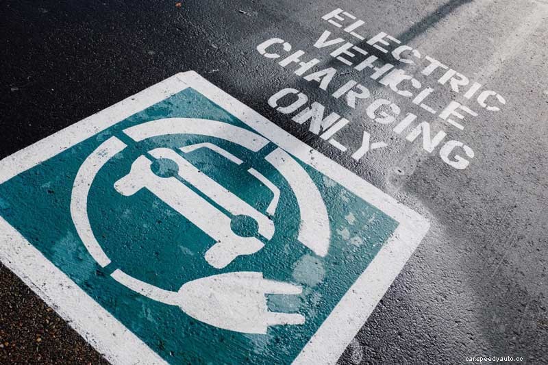Can Electric Cars Park for Free? Benefits Compared