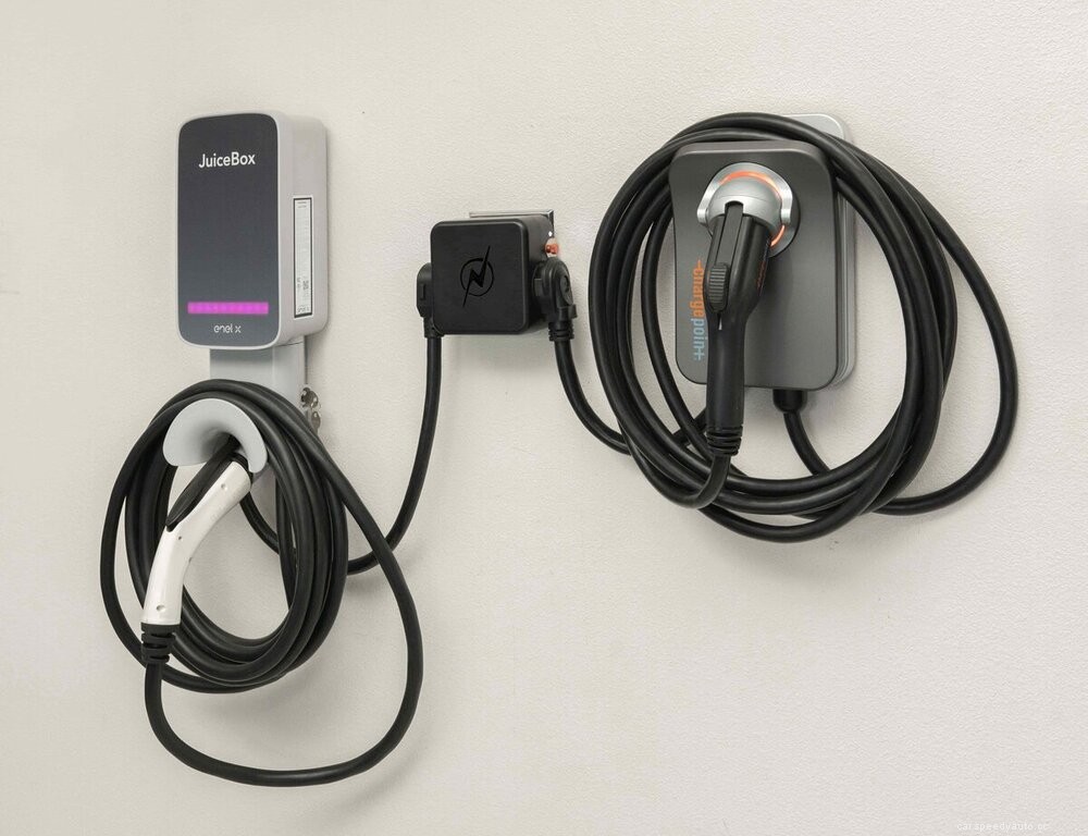 Power Two 240V Devices with a Single Outlet with the Smart Splitter