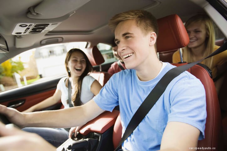 Considering A Teen Driving Monitor or Car Tracking Device for Parents? Here’s What You Need to Know